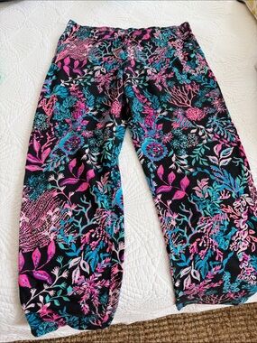 Lilly Pulitzer Black Ankle Crop Pants with sea print. French terry ! Medium